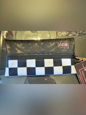Black & White Checkered two faced mini Makeup Junkie